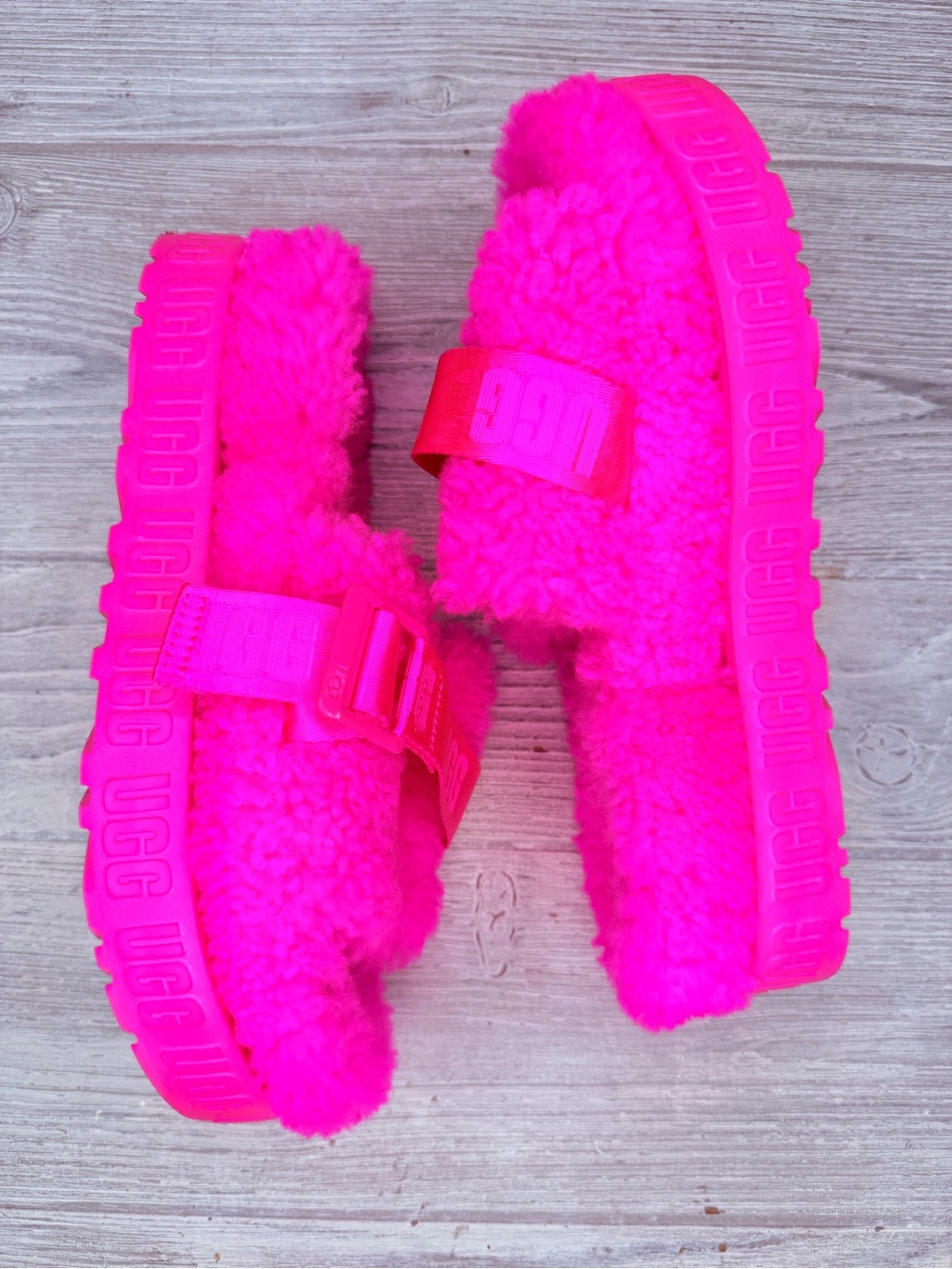 UGG Fluffita Pink Slippers wool fluffy slipper shoes sandals size 8 hot pink